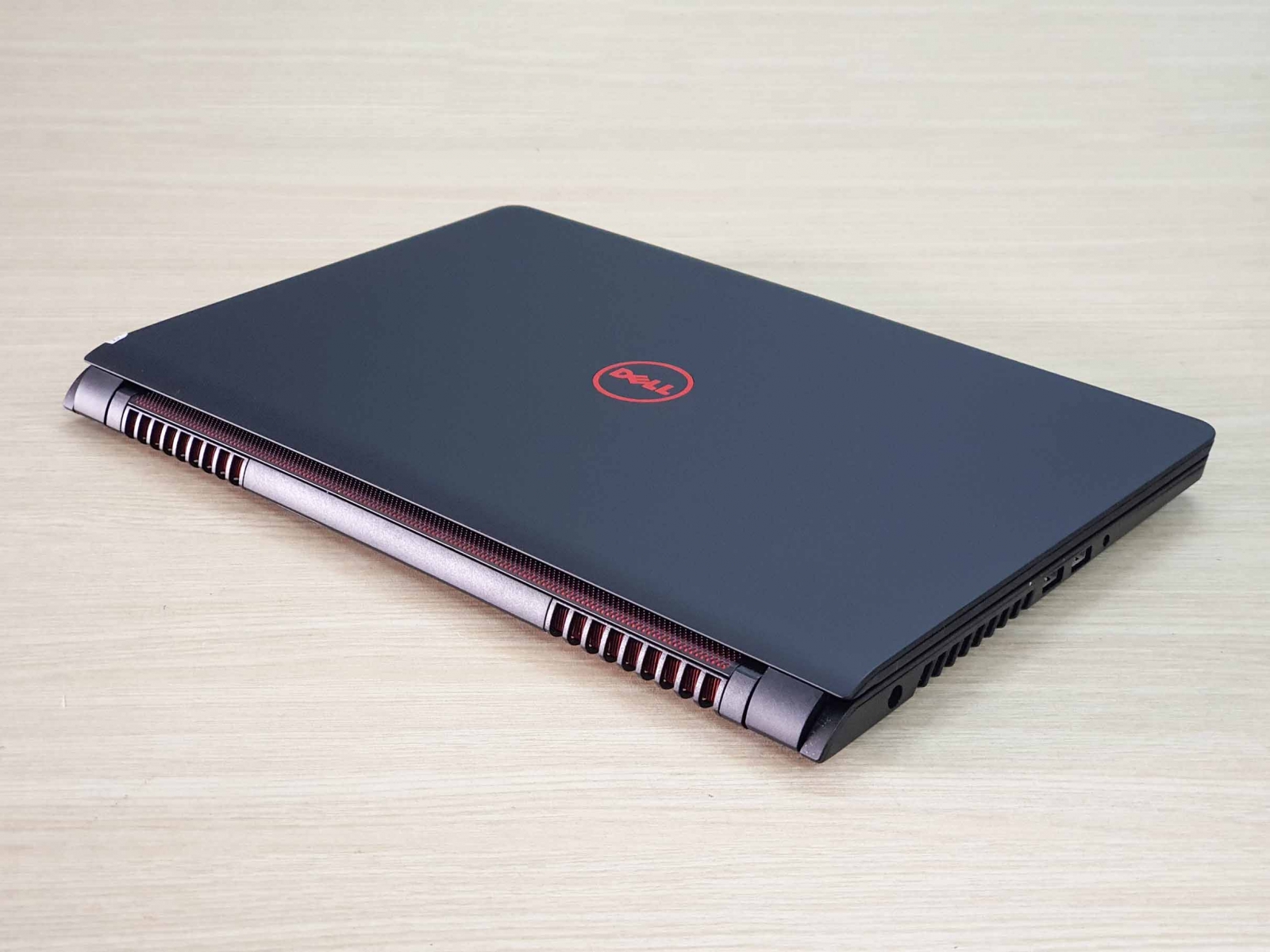 Hình ảnh laptop gaming dell inspiron i7-7700HQ ram 8g ssd 128g vga gtx 1050 màn hình 15.6 inch fhd
